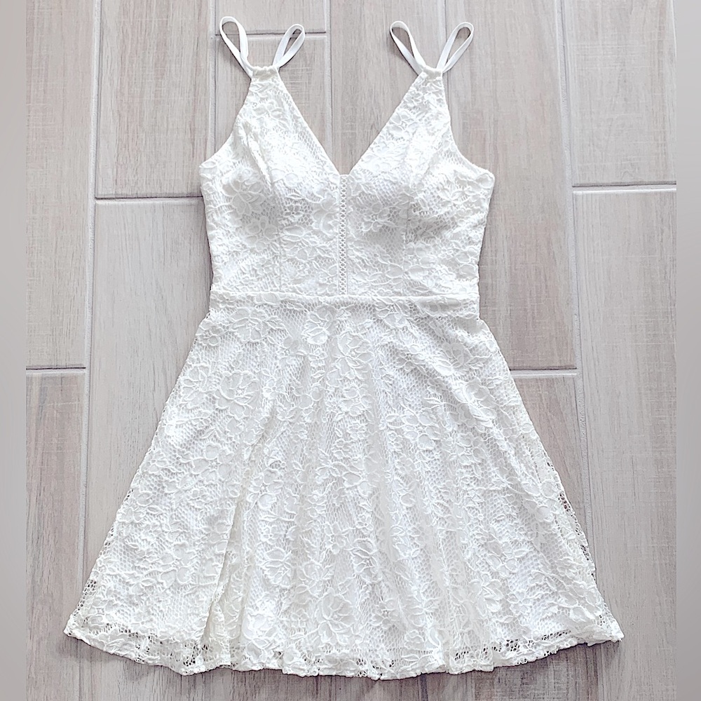 Casual cream colored dress. Size: M
